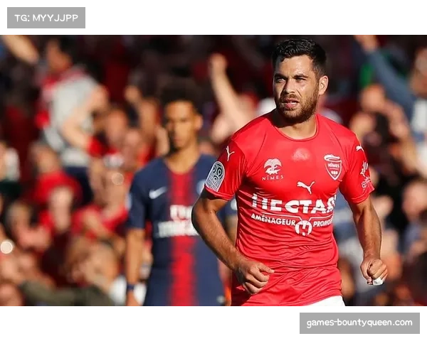 特写镜头:37岁的蒙彼利埃老将萨瓦尼耶赛后向主场观众深情告别 特写镜头:37岁的蒙彼利埃老将萨瓦尼耶赛后向主场观众深情告别